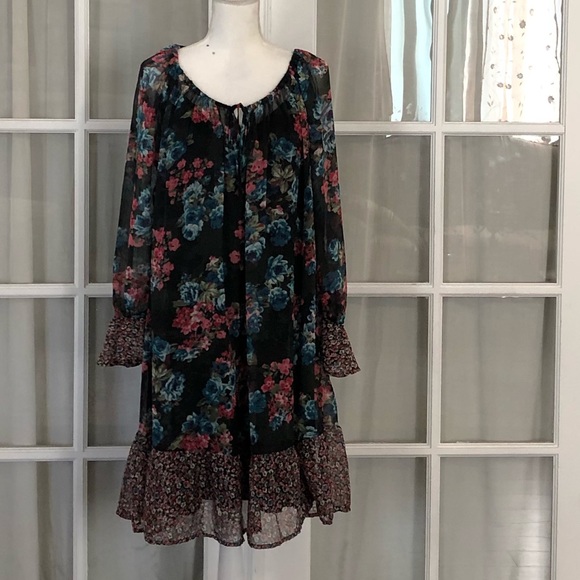 Floral black dress with ruffle. - Picture 1 of 9